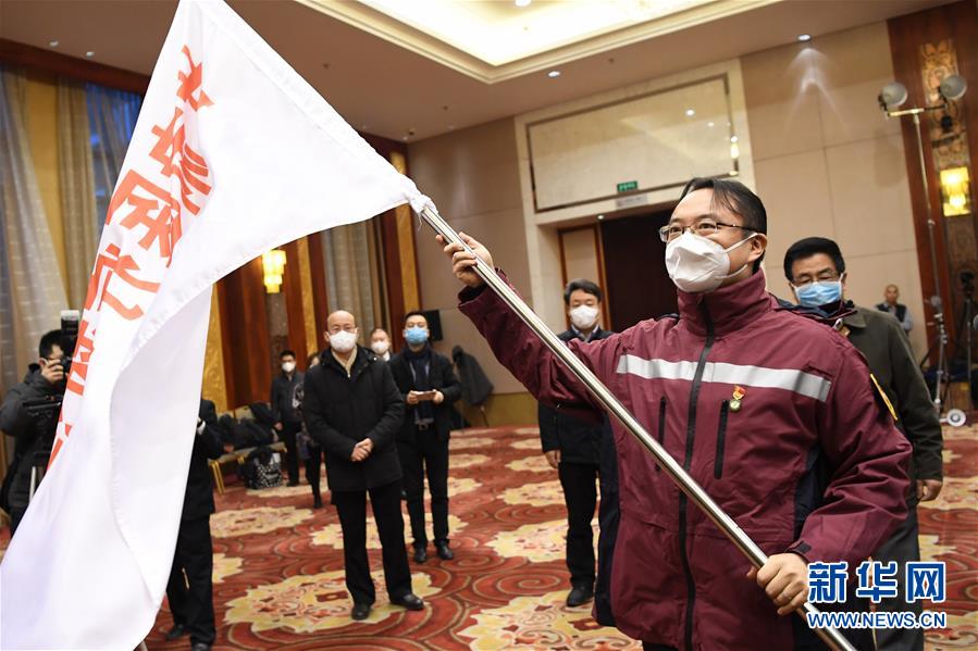 （新華全媒頭條&middot;圖文互動）（3）黨旗，高高飄揚在防控疫情斗爭第一線&mdash;&mdash;各級黨組織和廣大黨員干部投身疫情防控阻擊戰紀實