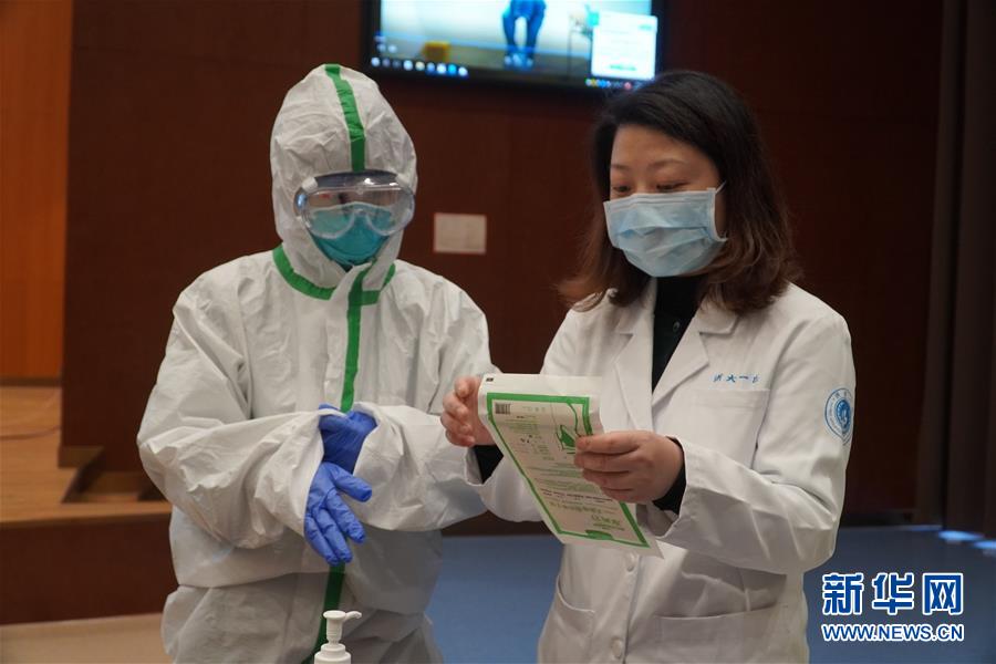 （聚焦疫情防控&middot;圖文互動）（4）無法握手，但始終并肩