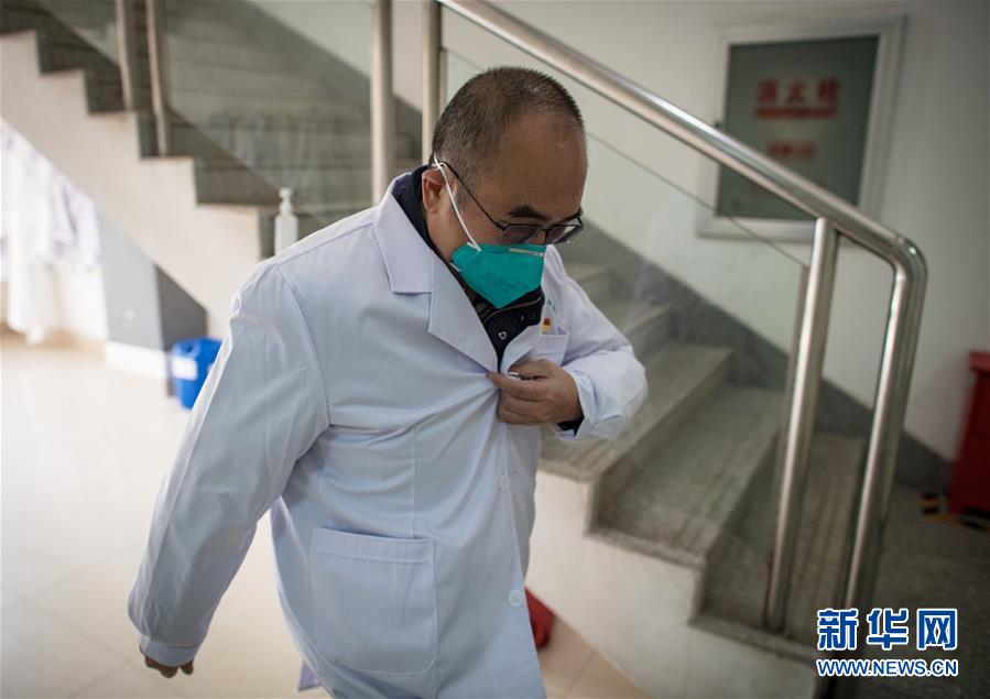 （新華全媒頭條&middot;聚焦疫情防控&middot;圖文互動）（1）拼漸凍生命 與疫魔競速&mdash;&mdash;記疫情&ldquo;風暴眼&rdquo;中武漢金銀潭醫院院長張定宇