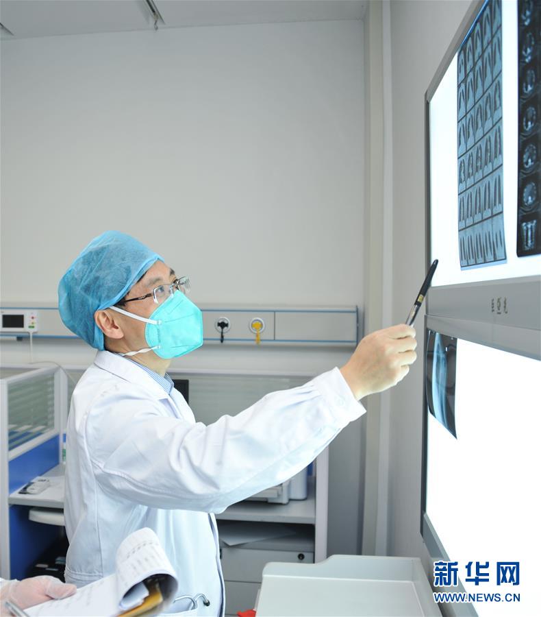 （新華全媒頭條&middot;圖文互動）（6）戰紅區！&mdash;&mdash;發生在武漢抗疫隔離病房內的故事
