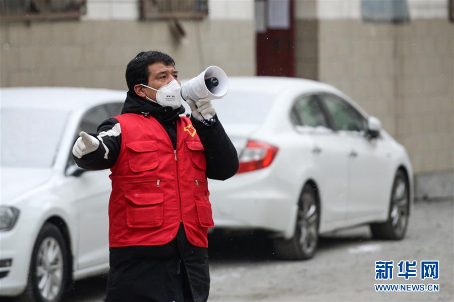 （聚焦疫情防控&middot;圖文互動(dòng)）（1）&ldquo;我們多跑跑，居民更安全&rdquo;&mdash;&mdash;直擊新疆基層社區(qū)疫情防控