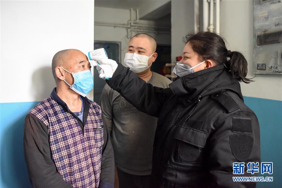 （聚焦疫情防控&middot;圖文互動(dòng)）（4）&ldquo;我們多跑跑，居民更安全&rdquo;&mdash;&mdash;直擊新疆基層社區(qū)疫情防控