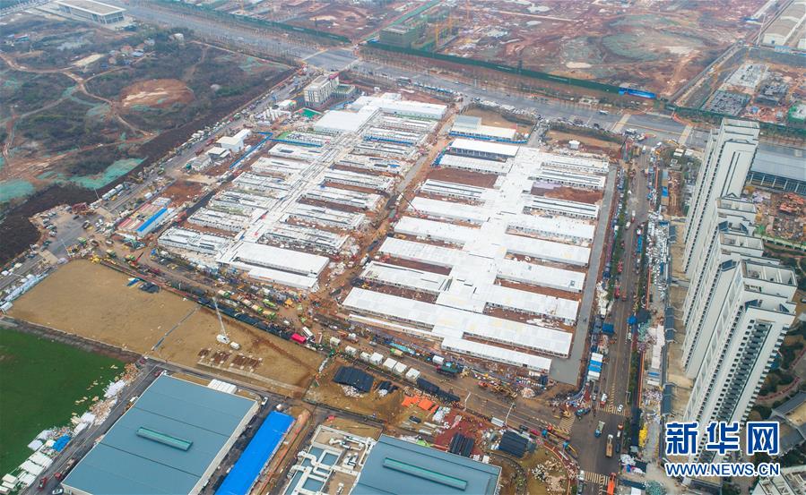 （新華全媒頭條&middot;圖文互動） （3）做好疫情防護 統籌抓好改革發展穩定各項工作&mdash;&mdash;堅決打贏疫情防控阻擊戰系列述評之四