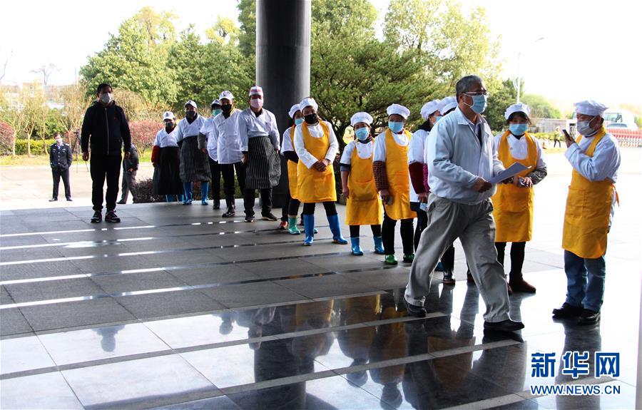 （來自經(jīng)濟(jì)前沿的故事&middot;企業(yè)復(fù)工復(fù)產(chǎn)&middot;圖文互動(dòng)）（2）看1500多名工人是如何復(fù)工的？&mdash;&mdash;湖南郴州一家企業(yè)復(fù)工目擊記 