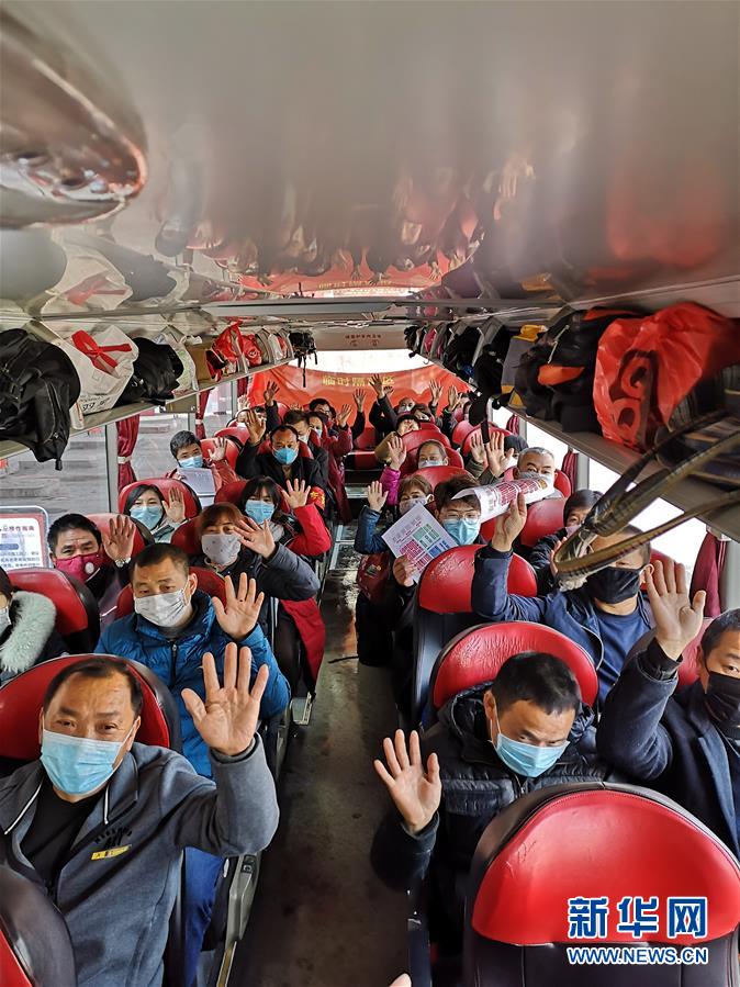 （做好六穩工作 應對復雜局面&middot;圖文互動）（1）四川：&ldquo;點對點、一站式&rdquo;送農民工安全返崗