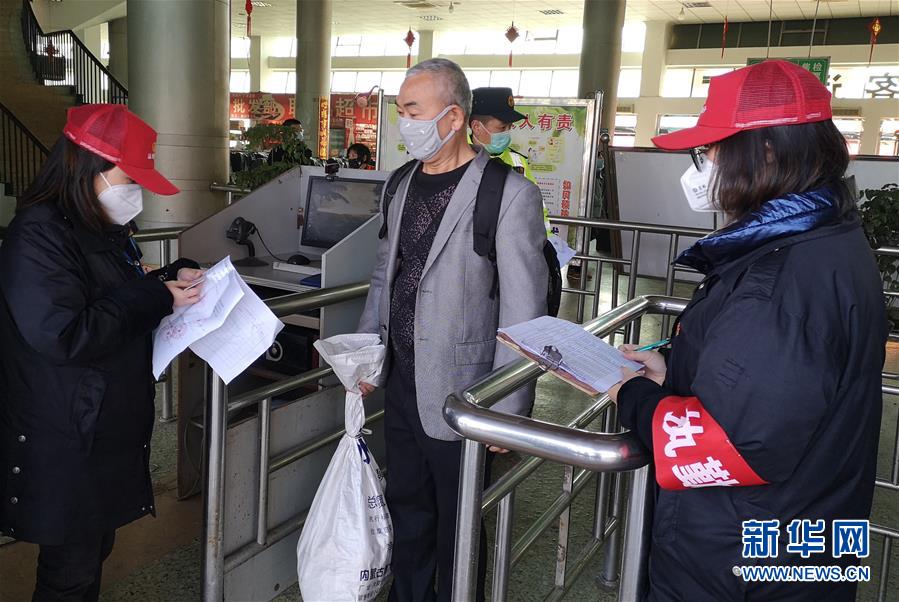 （做好六穩工作 應對復雜局面&middot;圖文互動）（3）四川：&ldquo;點對點、一站式&rdquo;送農民工安全返崗