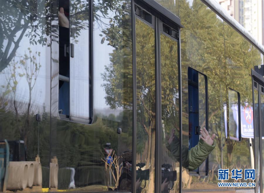 （聚焦疫情防控&middot;圖文互動）（1）火神山醫院首批7名新冠肺炎確診患者出院