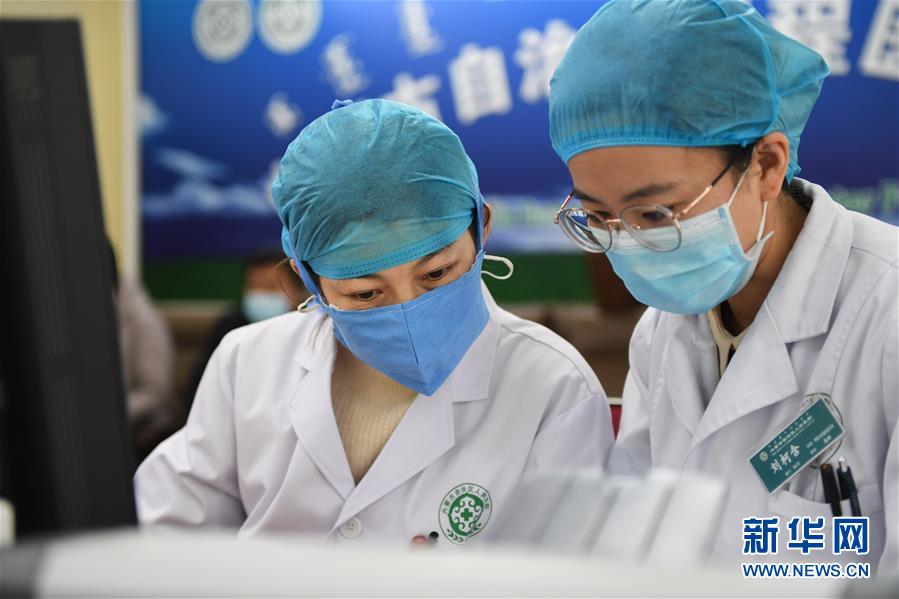 （聚焦疫情防控&middot;圖文互動）（6）特寫：遠程醫療中心里的生命接力