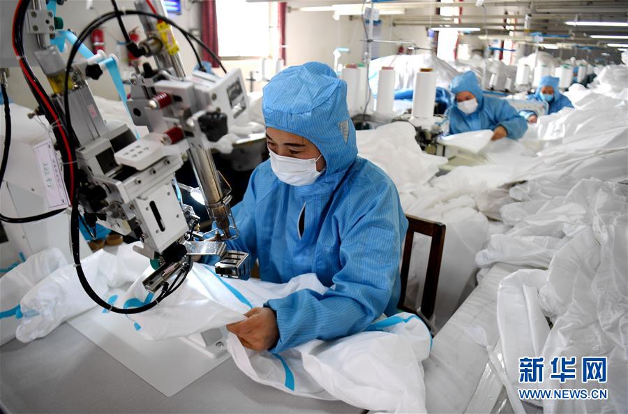 （聚焦疫情防控&middot;圖文互動(dòng)）（1）我們能多產(chǎn)一件，前方就少一份風(fēng)險(xiǎn)&mdash;&mdash;醫(yī)用防護(hù)服&ldquo;河北制造&rdquo;緊急&ldquo;起飛&rdquo;記