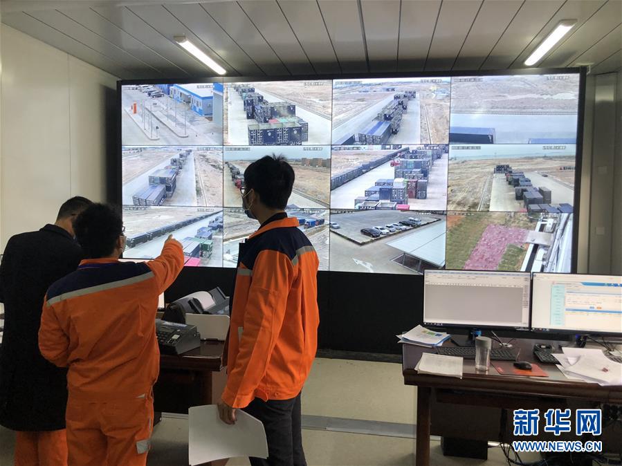 (圖文互動(dòng))(2)抓好防疫保暢,還管司機(jī)吃飯——廣西欽州保稅港區(qū)服務(wù)企業(yè)復(fù)工見聞