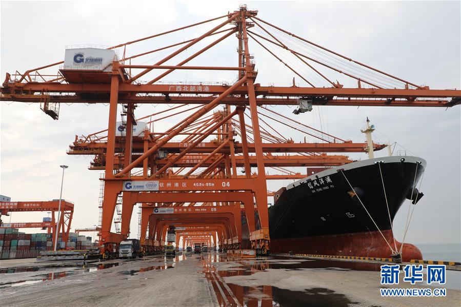 (圖文互動(dòng))(3)抓好防疫保暢,還管司機(jī)吃飯——廣西欽州保稅港區(qū)服務(wù)企業(yè)復(fù)工見聞