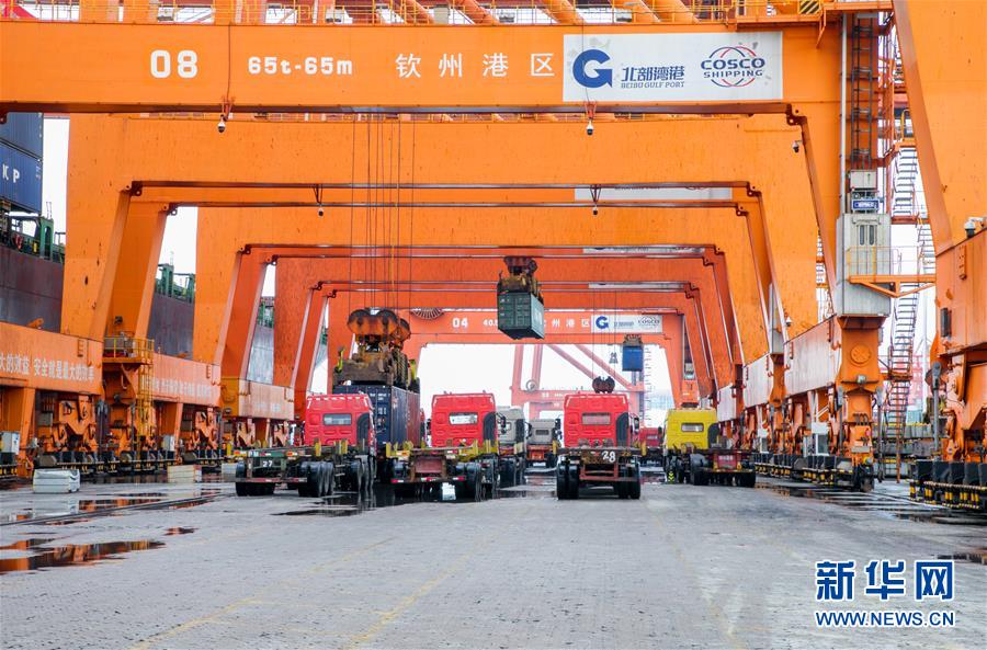 (圖文互動(dòng))(4)抓好防疫保暢,還管司機(jī)吃飯——廣西欽州保稅港區(qū)服務(wù)企業(yè)復(fù)工見聞