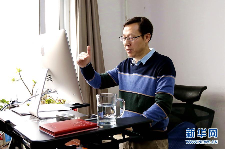 （聚焦疫情防控&middot;圖文互動）（2）&ldquo;相聚在&lsquo;云端&rsquo;，一個都不能少&rdquo; &mdash;&mdash;記疫情下的&ldquo;開學第一課&rdquo;