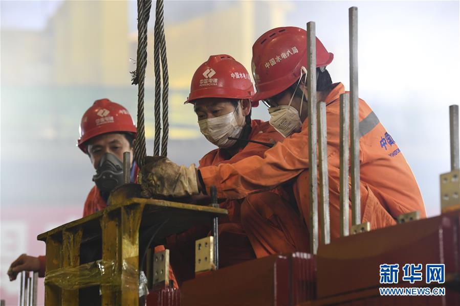 （抓好經濟發展 應對復雜局面&middot;圖文互動）（2）把疫情造成的損失降到最小&mdash;&mdash;廣西生產一線見聞