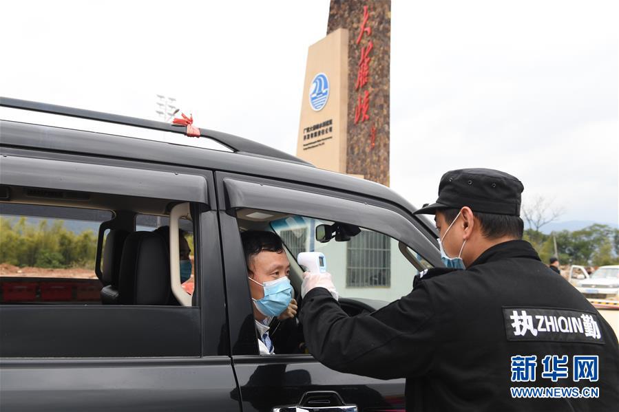 （抓好經濟發展 應對復雜局面&middot;圖文互動）（3）把疫情造成的損失降到最小&mdash;&mdash;廣西生產一線見聞