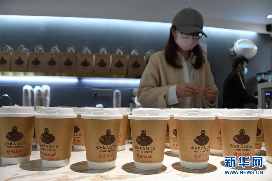 （新華全媒頭條&middot;圖文互動(dòng)）（3）守望相助，堅(jiān)忍不拔&mdash;&mdash;致敬武漢戰(zhàn)&ldquo;疫&rdquo;中千千萬萬個(gè)平凡英雄