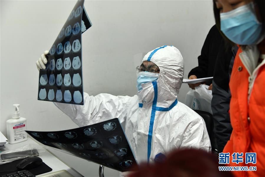 （在習近平新時代中國特色社會主義思想指引下&mdash;&mdash;新時代新作為新篇章&middot;習近平總書記關切事&middot;圖文互動）（3）高擎利劍驅疫魔&mdash;&mdash;科研攻關助力湖北戰&ldquo;疫&rdquo;記