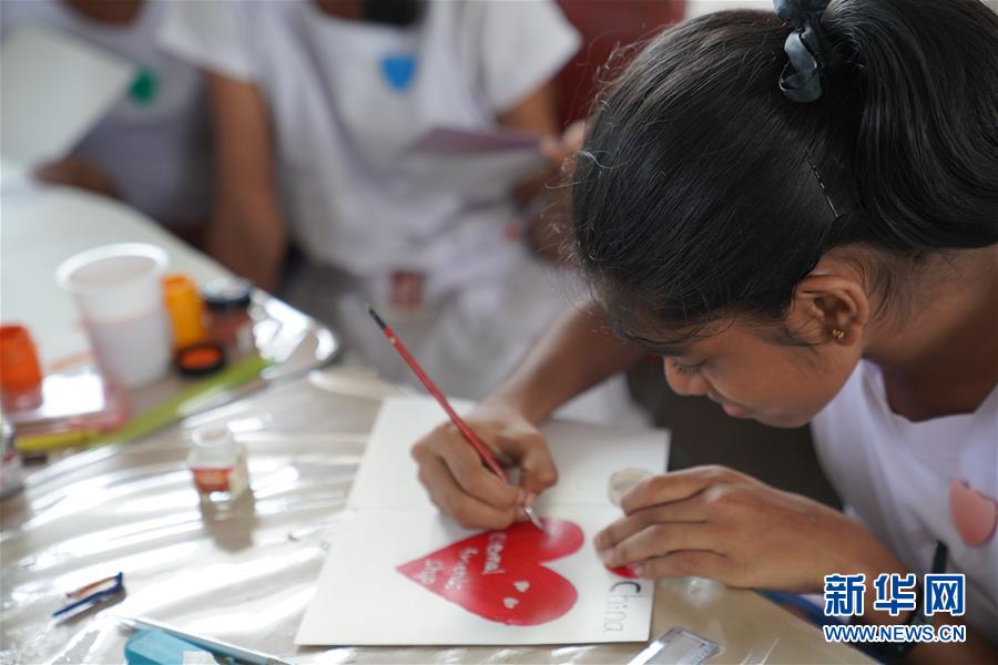 （國際&middot;圖文互動(dòng)）（1）通訊：&ldquo;愛心是我們抗擊疾病最強(qiáng)的力量&rdquo;&mdash;&mdash;記斯里蘭卡德薇女子學(xué)校師生收到彭麗媛復(fù)信