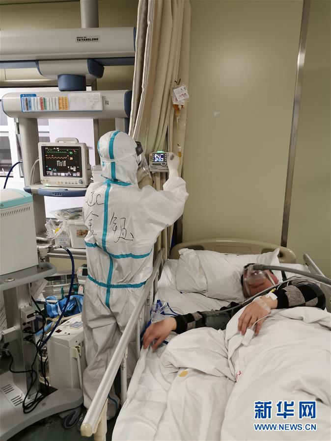 （一線抗疫群英譜&middot;圖文互動(dòng)）（4）生命之光，溫暖&ldquo;無面之交&rdquo;&mdash;&mdash;記抗疫一線重癥監(jiān)護(hù)室90后護(hù)士金鈺 