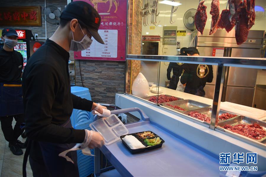 （聚焦復工復產&middot;圖文互動）（3）觸網接單、開發簡餐、直播賣貨&mdash;&mdash;餐企換招自救