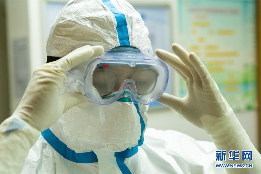 （一線抗疫群英譜&middot;圖文互動）（2）&ldquo;盡己所能守護生命&rdquo;&mdash;&mdash;廣東江門&ldquo;90后&rdquo;新婚夫妻齊赴戰(zhàn)&ldquo;疫&rdquo;一線