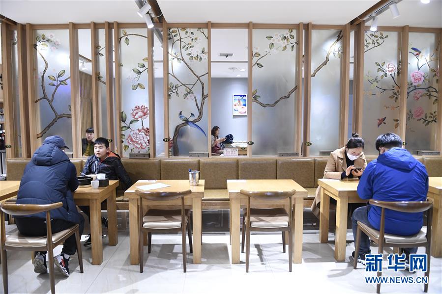 （圖文互動）（3）東北&ldquo;大盤菜&rdquo;與&ldquo;公勺公筷&rdquo;攜手同行