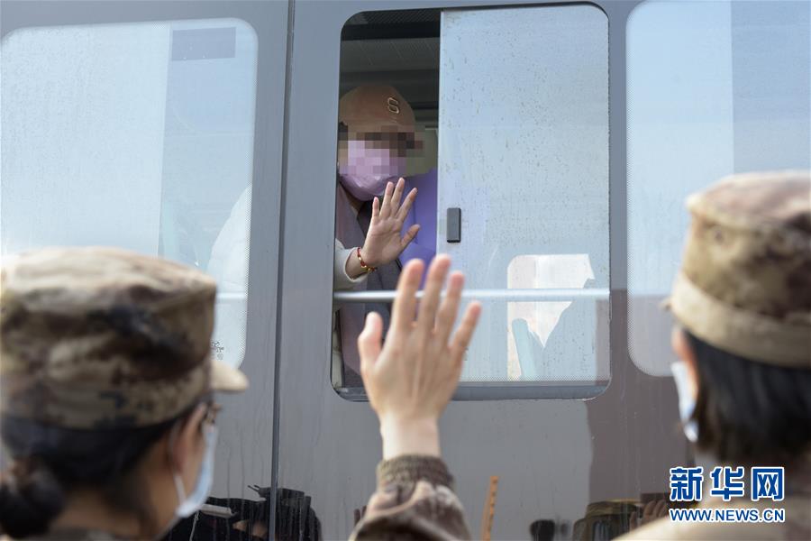 (新華全媒頭條·圖文互動)(10)和時間拼速度 與死神搶生命——火神山醫院重癥醫學一科里的“生死戰”