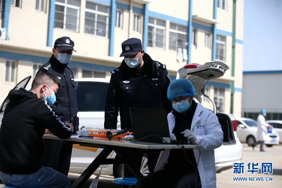 （習(xí)近平致敬的戰(zhàn)&ldquo;疫&rdquo;英雄&middot;公安干警篇&middot;圖文互動）（3）他們，抗疫一線鑄警魂