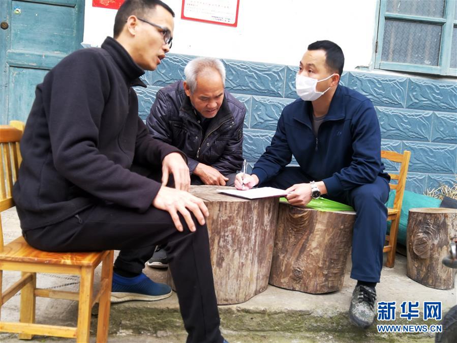 (習近平致敬的戰“疫”英雄·下沉干部篇·圖文互動)(6)他們,挺身而出守防線