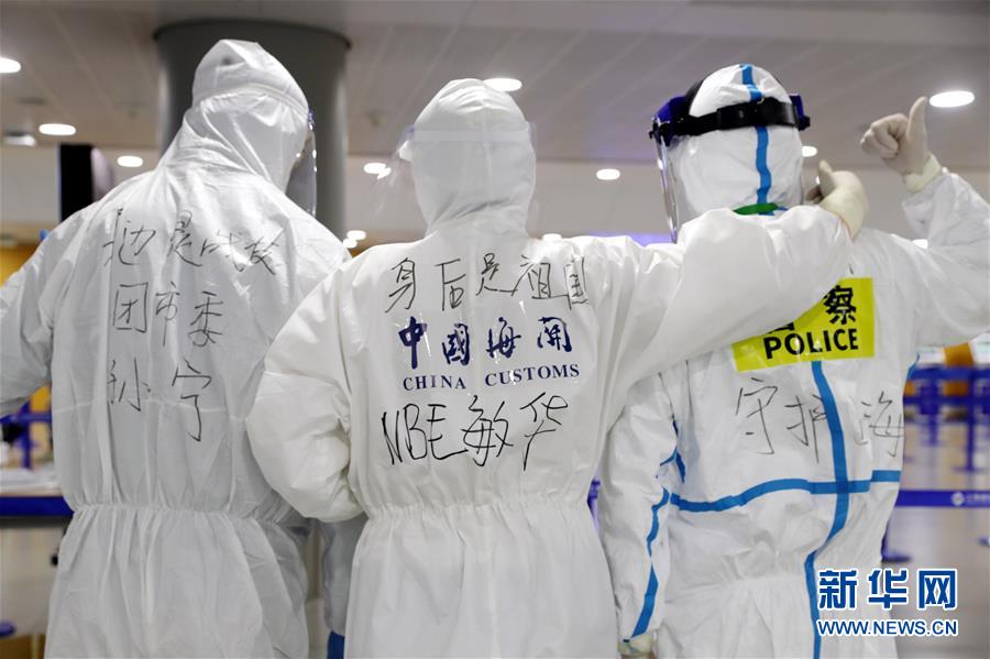 (聚焦疫情防控·圖文互動)(1)用青春筑牢防疫“長城”——上海青年突擊隊嚴守浦東國際機場第一線