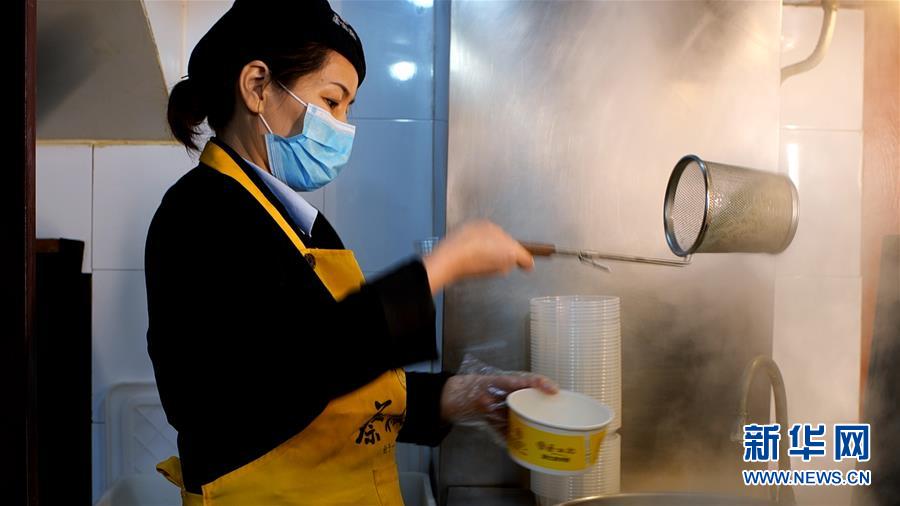 （新華全媒頭條&middot;習近平致敬的戰&ldquo;疫&rdquo;英雄&middot;武漢人民篇&middot;圖文互動）（15）壯哉，大武漢&mdash;&mdash;獻給英雄的武漢人民