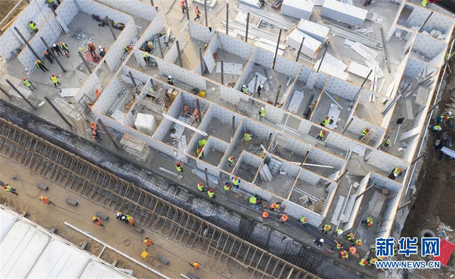(新華全媒頭條·圖文互動)(17)致敬“沉默的英雄”——記武漢火神山雷神山醫(yī)院的建設(shè)者