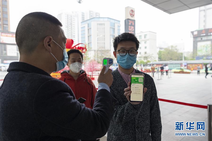 （在習(xí)近平新時(shí)代中國(guó)特色社會(huì)主義思想指引下&mdash;&mdash;新時(shí)代新作為新篇章&middot;習(xí)近平總書記關(guān)切事&middot;圖文互動(dòng)）（6）讓城市更聰明　讓經(jīng)濟(jì)更智慧&mdash;&mdash;各地加快形成數(shù)字新動(dòng)能促經(jīng)濟(jì)社會(huì)行穩(wěn)致遠(yuǎn)