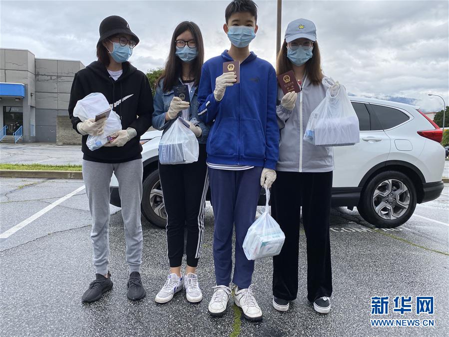 （國際疫情&middot;圖文互動(dòng)）（4）&ldquo;來自祖國濃濃的愛&rdquo;&mdash;&mdash;在美留學(xué)生領(lǐng)取&ldquo;健康包&rdquo;背后的故事