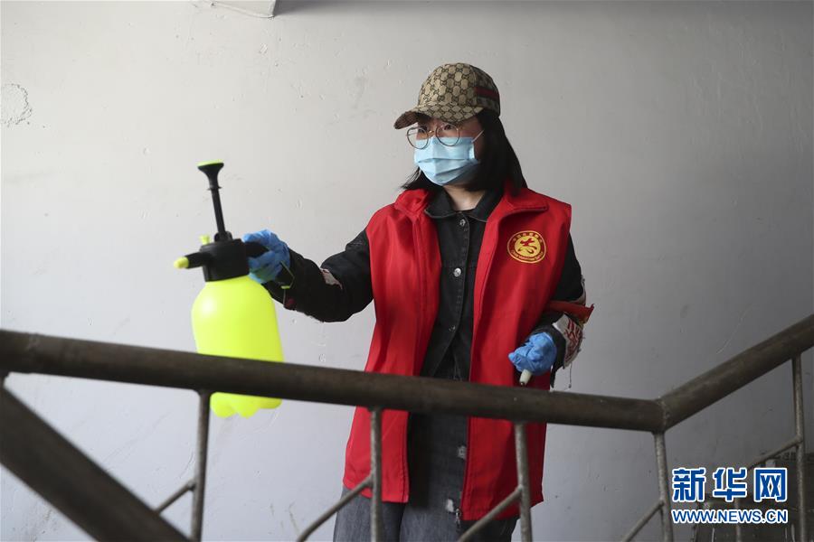 (新華全媒頭條·圖文互動(dòng))(11)戰(zhàn)斗在防疫最前沿——來自“五一”國際勞動(dòng)節(jié)的致敬