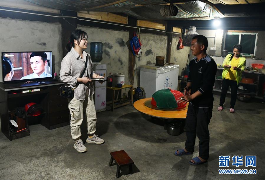 （決戰決勝脫貧攻堅&middot;圖文互動）（3）月亮山女孩與她的&ldquo;扶貧網格&rdquo;