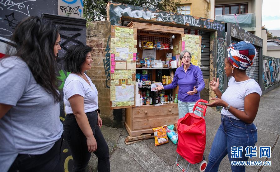 (全球抗疫進行時·圖文互動)(1)疫情下伸出的溫暖援手——澳大利亞悉尼市新鎮社區自助箱的故事