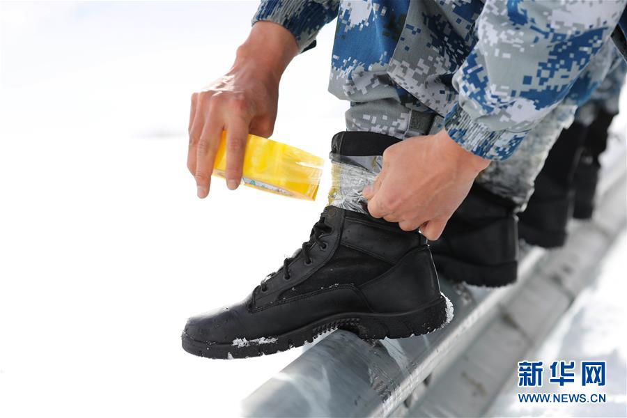 （圖文互動(dòng)）（2）特寫：山再高，也要把給養(yǎng)送上去！