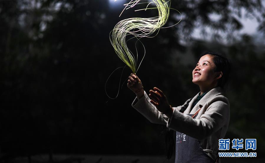 （代表委員履職&middot;圖文互動）（1）&ldquo;90后&rdquo;非遺傳承人楊昌芹：讓傳統文化為鄉村振興注入&ldquo;靈魂&rdquo;