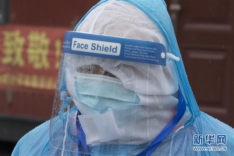 （在習近平新時代中國特色社會主義思想指引下&mdash;&mdash;新時代新作為新篇章&middot;習近平總書記關切事&middot;圖文互動）（7）祛疫未竟 征衣不解&mdash;&mdash;綏芬河小城的抗疫故事