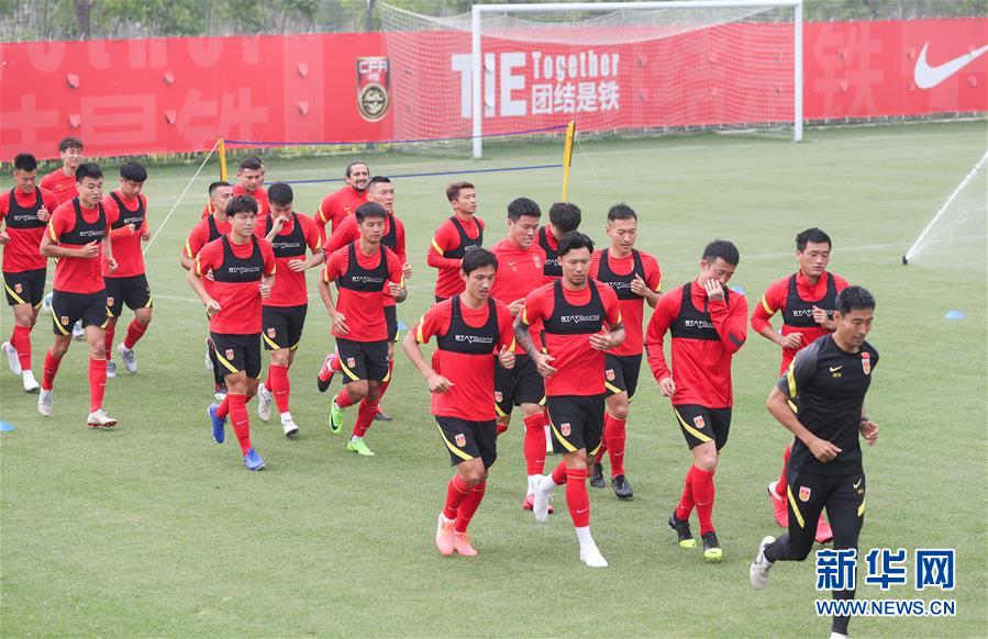 （體育）（1）足球&mdash;&mdash;國家男足在滬集訓