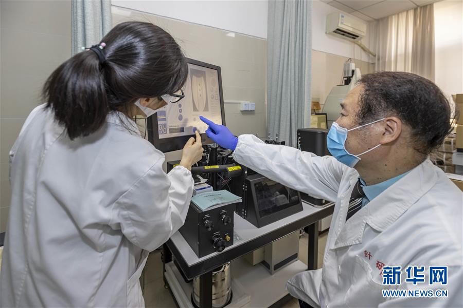 （代表委員履職&middot;圖文互動(dòng)）（2）&ldquo;履職與行醫(yī)，都要精益求精&rdquo;&mdash;&mdash;全國(guó)政協(xié)委員吳煥淦履職記