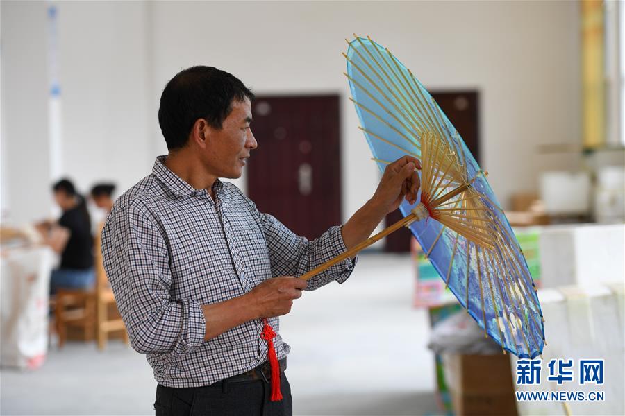 (決戰(zhàn)決勝脫貧攻堅(jiān)·圖文互動(dòng))(7)老手藝撐起“脫貧傘”