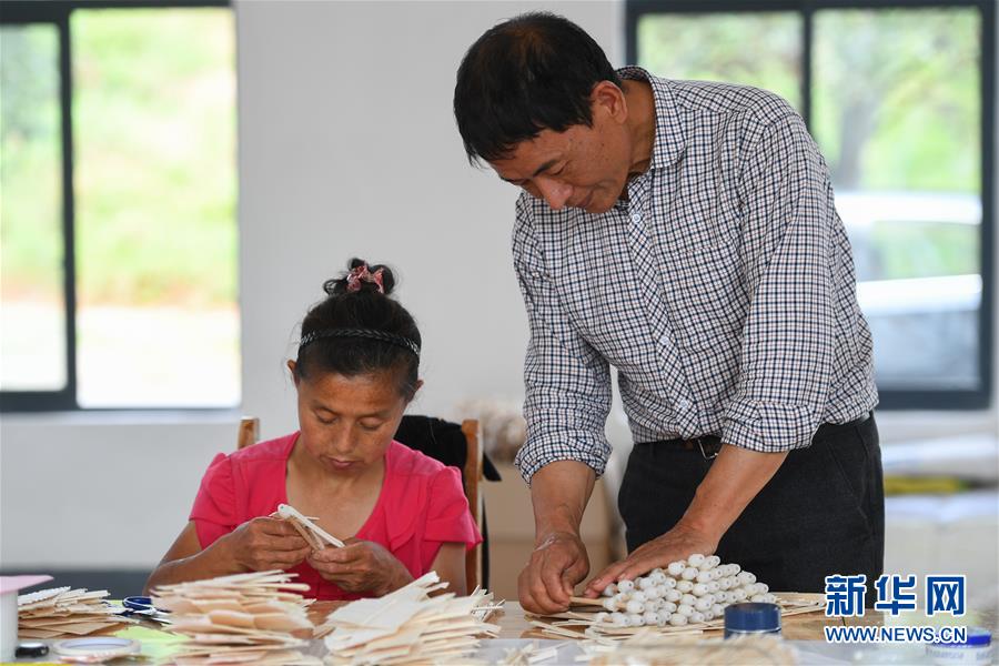 (決戰(zhàn)決勝脫貧攻堅(jiān)·圖文互動(dòng))(1)老手藝撐起“脫貧傘”