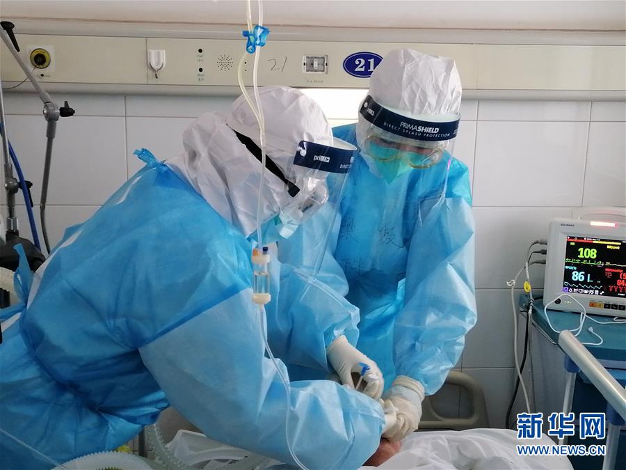 （新華全媒頭條&middot;圖文互動(dòng)）（6）風(fēng)雨無(wú)阻向前進(jìn)&mdash;&mdash;寫(xiě)在全國(guó)疫情防控阻擊戰(zhàn)取得重大戰(zhàn)略成果之際