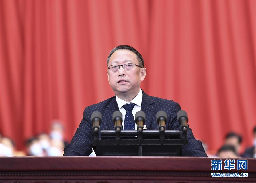 （兩會&middot;政協開幕&middot;XHDW）鄭建邦代表政協第十三屆全國委員會常務委員會作提案工作情況的報告
