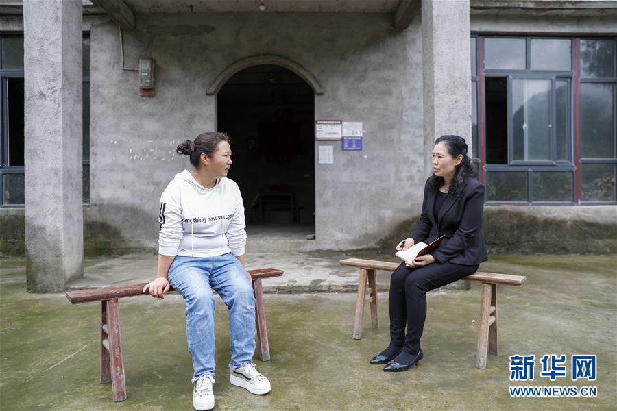 （兩會(huì)人物&middot;圖文互動(dòng)）（4）帶娃、賺錢兩不誤&mdash;&mdash;一位農(nóng)民工代表眼中的脫貧新工作