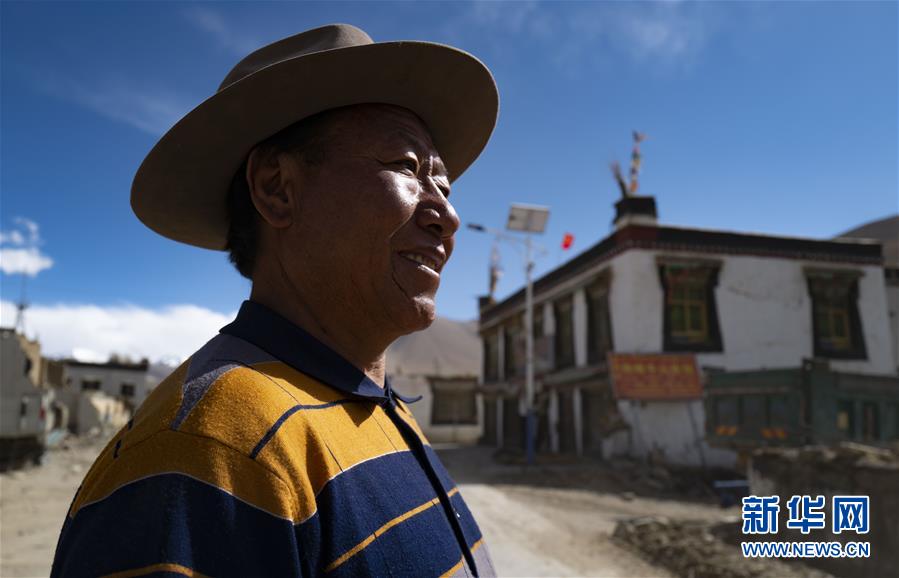 （圖文互動）（1）老農(nóng)多吉和他的珠峰&ldquo;牛頭旅館&rdquo;