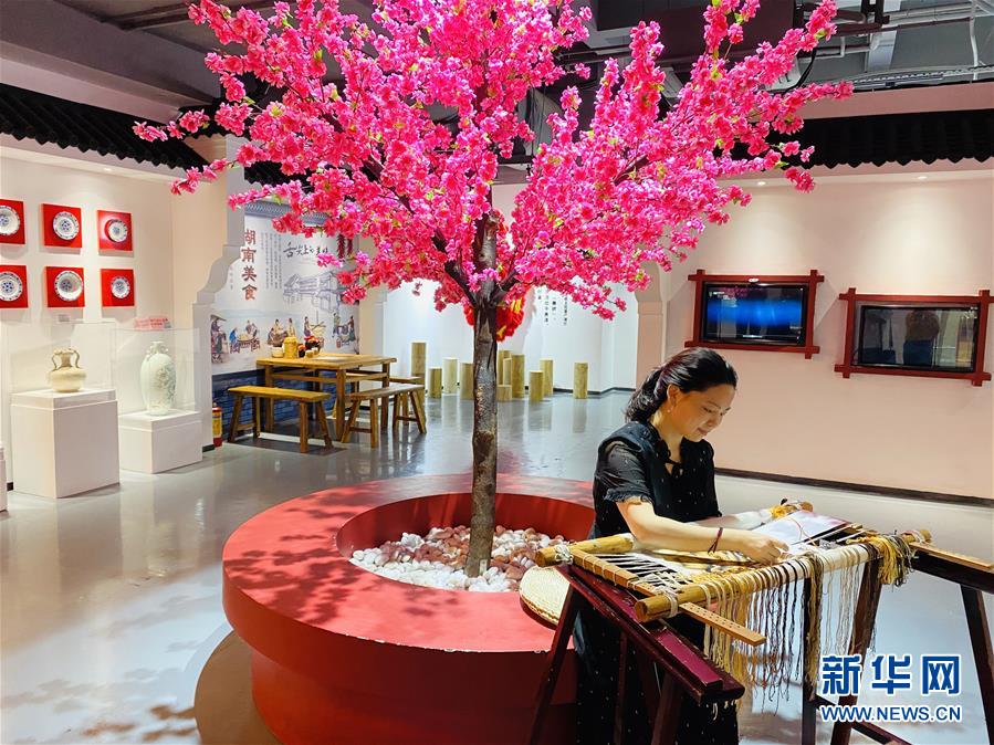 （圖文互動）（2）&ldquo;泥書&rdquo;老&ldquo;絕活&rdquo; &ldquo;非遺&rdquo;新&ldquo;芳華&rdquo;