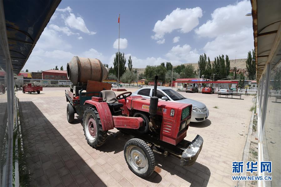 (決戰決勝脫貧攻堅·聚焦三區三州·圖文互動)(4)昆侖山村建起停車場